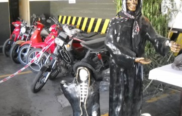 La banda rendía culto al santo de los chorros.